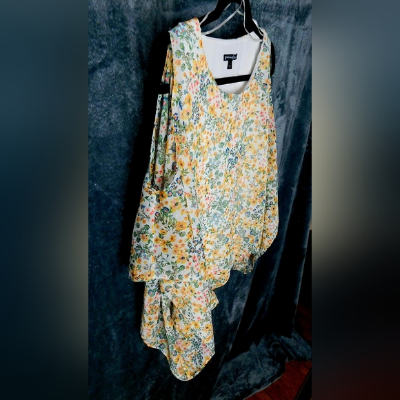 Cold-Shoulder Cape-Sleeve Top Size Large by Macy's Sam and Jess - Picture 3 of 12